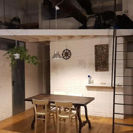 公寓 Beautiful House With Old Industrial Chimney *